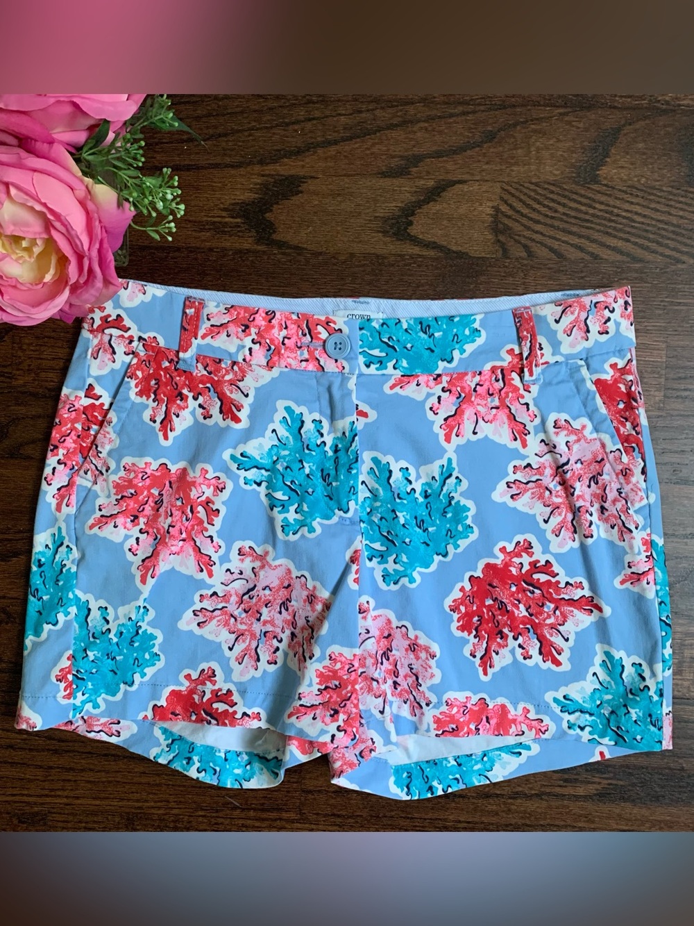 Crown & Ivy Caroline shorts in size 6
